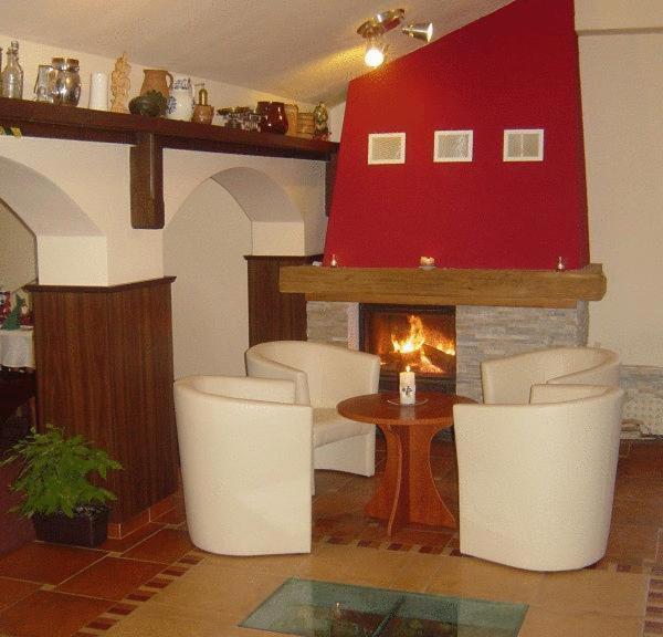 Hotel Centrum Харачов Екстериор снимка