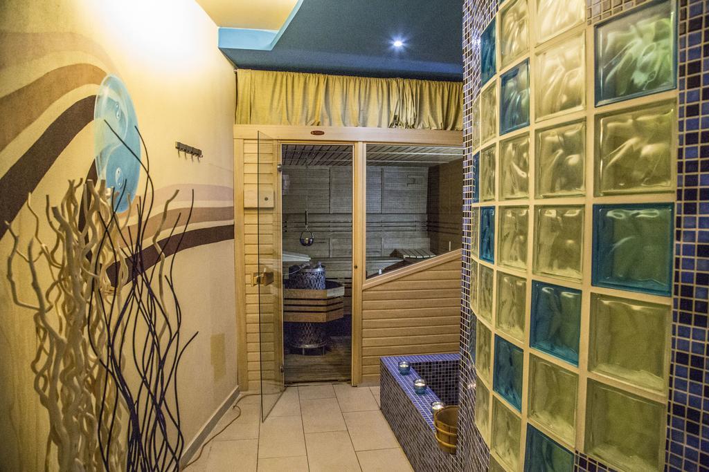 Hotel Centrum Харачов Екстериор снимка